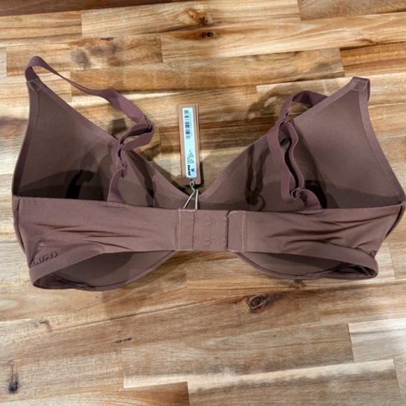 SKIMS Chocolate Brown Bra - Picture 3 of 3